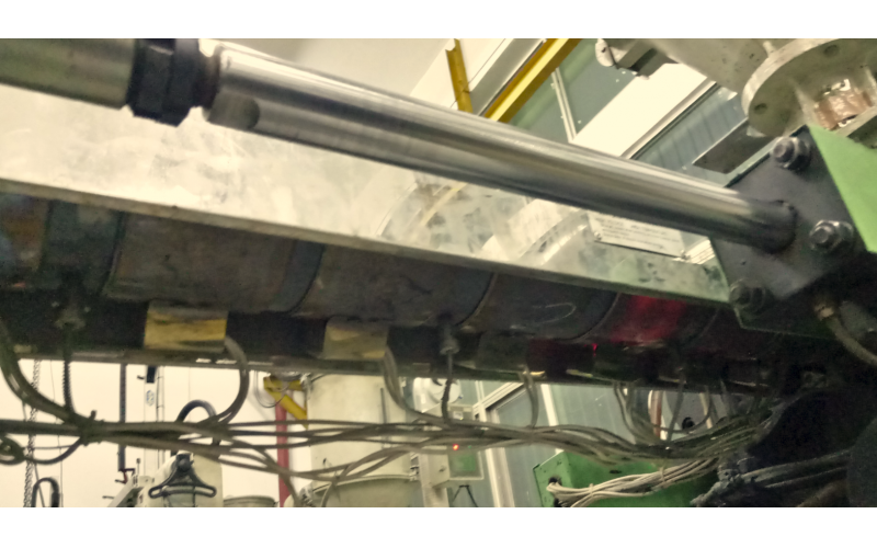 9#注塑机-胜岳-炮筒烧红了