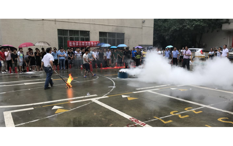 公司员工参加金星工业园统一组织的消防培训